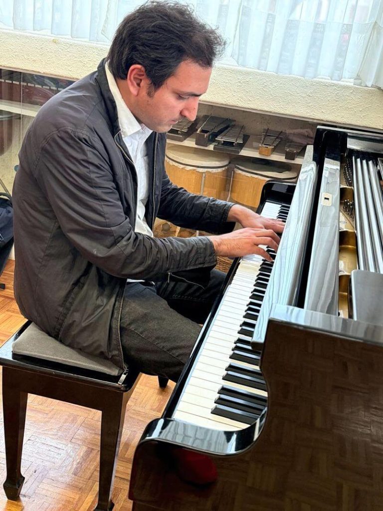 Emmim Sáyago - Profesor de piano en Academia DoReMi